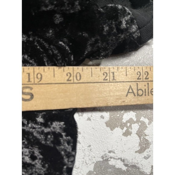 Chelsie & Violet Velvet Embroidery Roses Black T Shirt Top Size Large - Picture 5 of 8